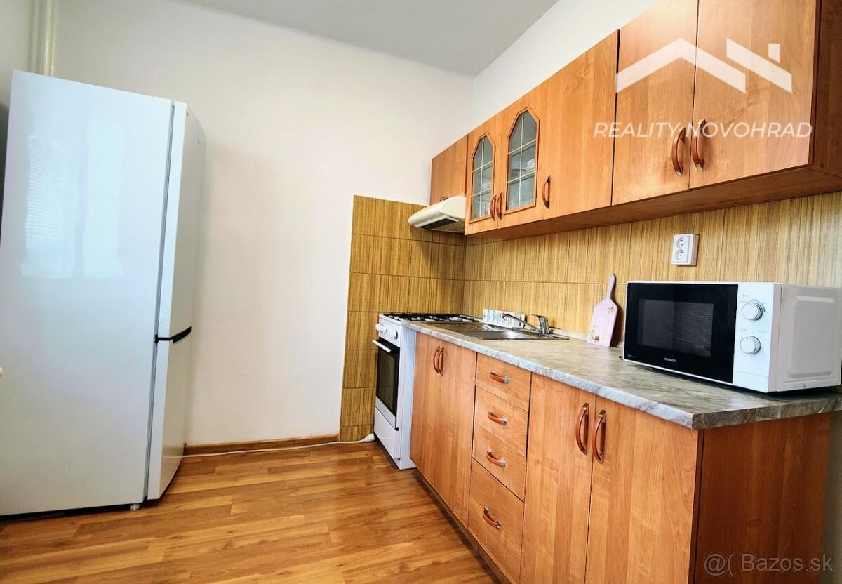 Štýlový 2-izbový byt s balkónom v absolútnom centre Lučenca - 5