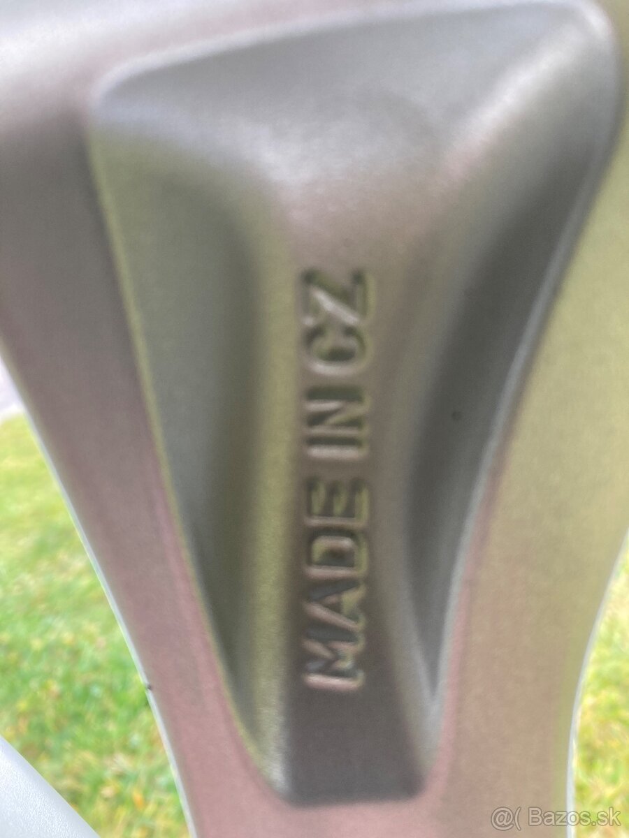 Predám letnú sadu škoda 5x112 7J ET43 235/50 R19 - 5