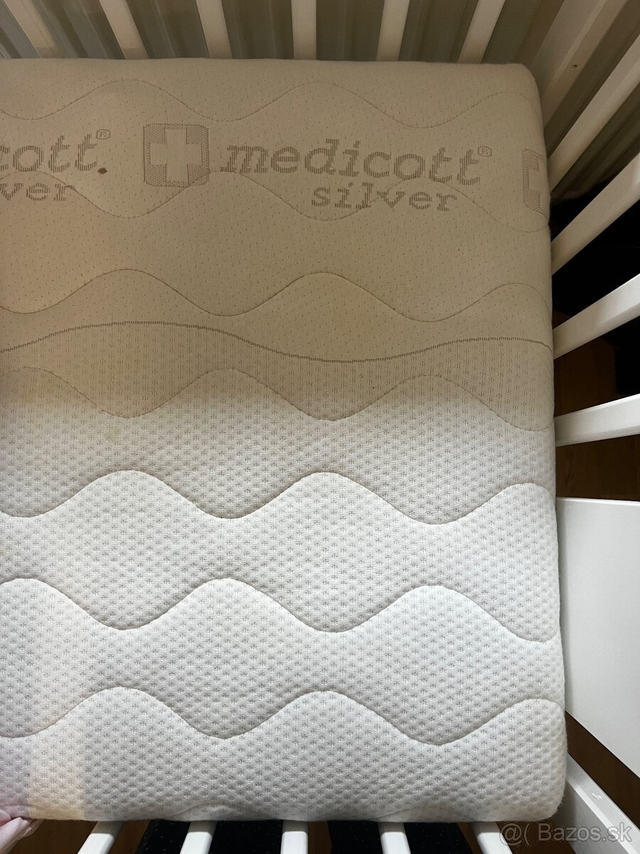 Postielka s hniezdom a kolotočom - 5