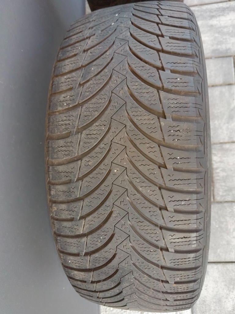 PREDAJ ZIMNÝCH PNEUMATÍK 205/55 R 16 - 5