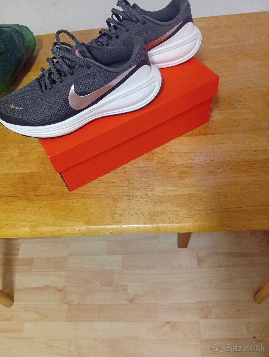 Niké Revolution botasky - 5