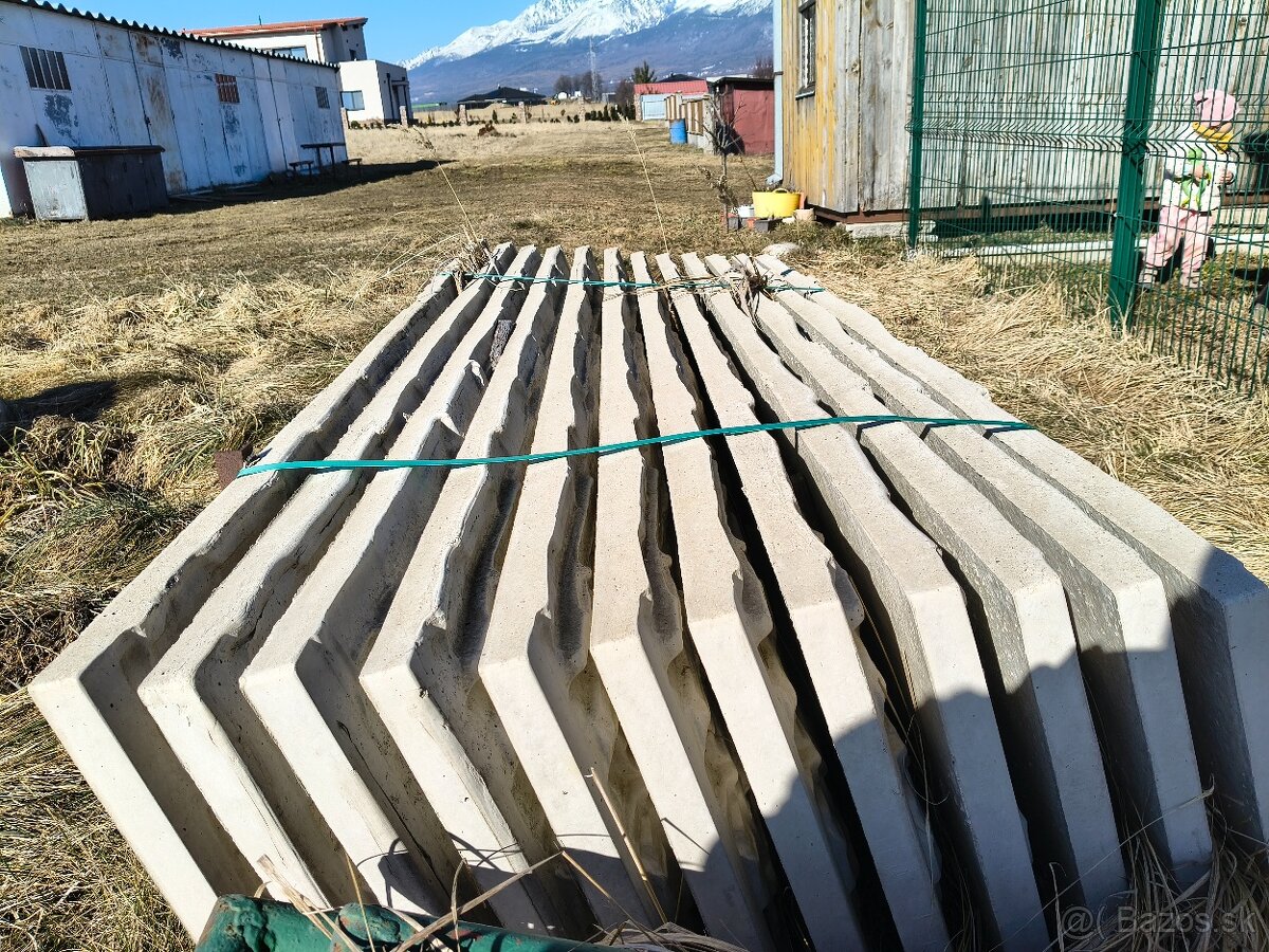 Betónový plot so stĺpikmi - 5