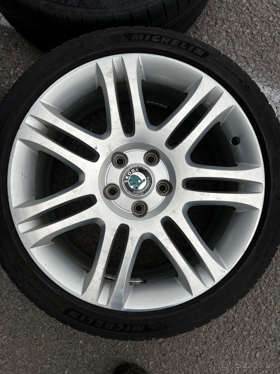 5x112 r18 225/40r18 - 5