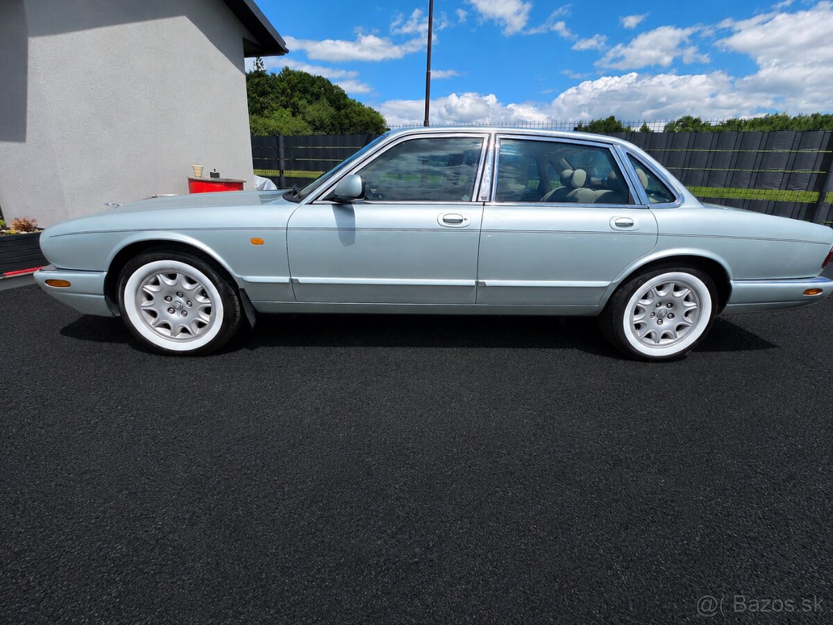Jaguár Sovereign 3.2 V8 (generácia X308) - 5