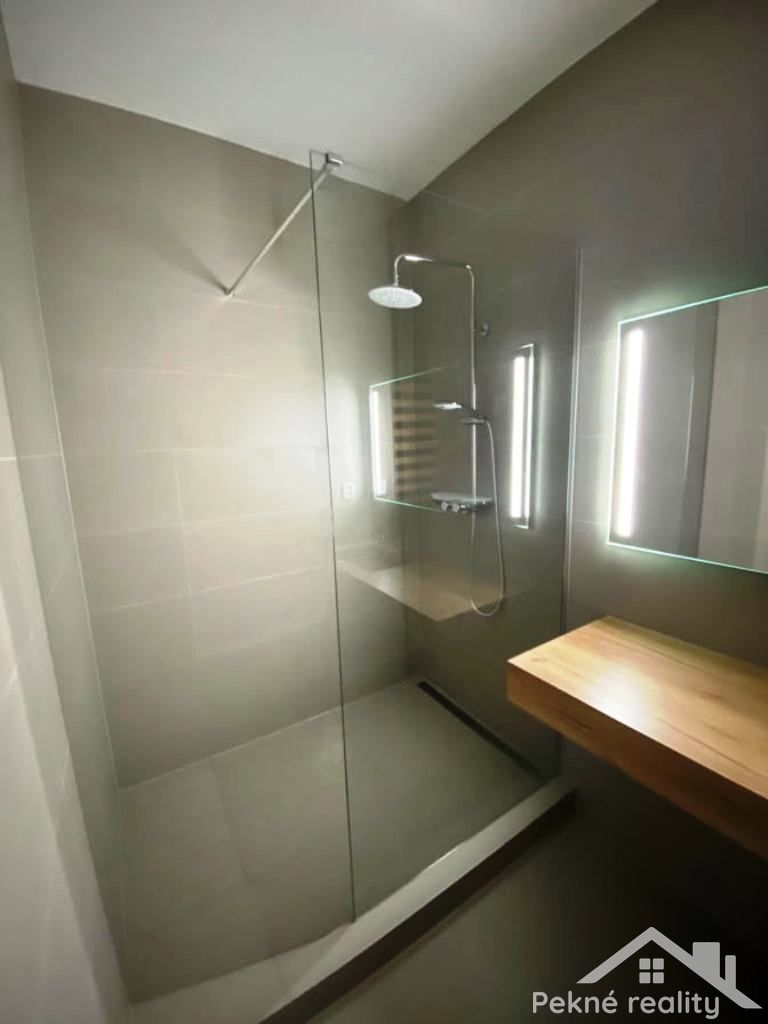 Prenájom zariadeného 1 izbového bytu s garážovým státím Zvol - 5