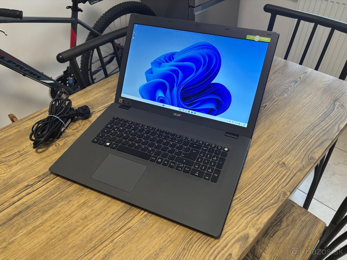 17.3/Acer Notebook/i5-5200/8GB RAM/256GB SSD /Intel HD 2GB - 5