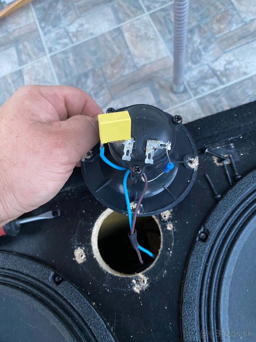 Predam basovu bednu 2x12 “ - 5