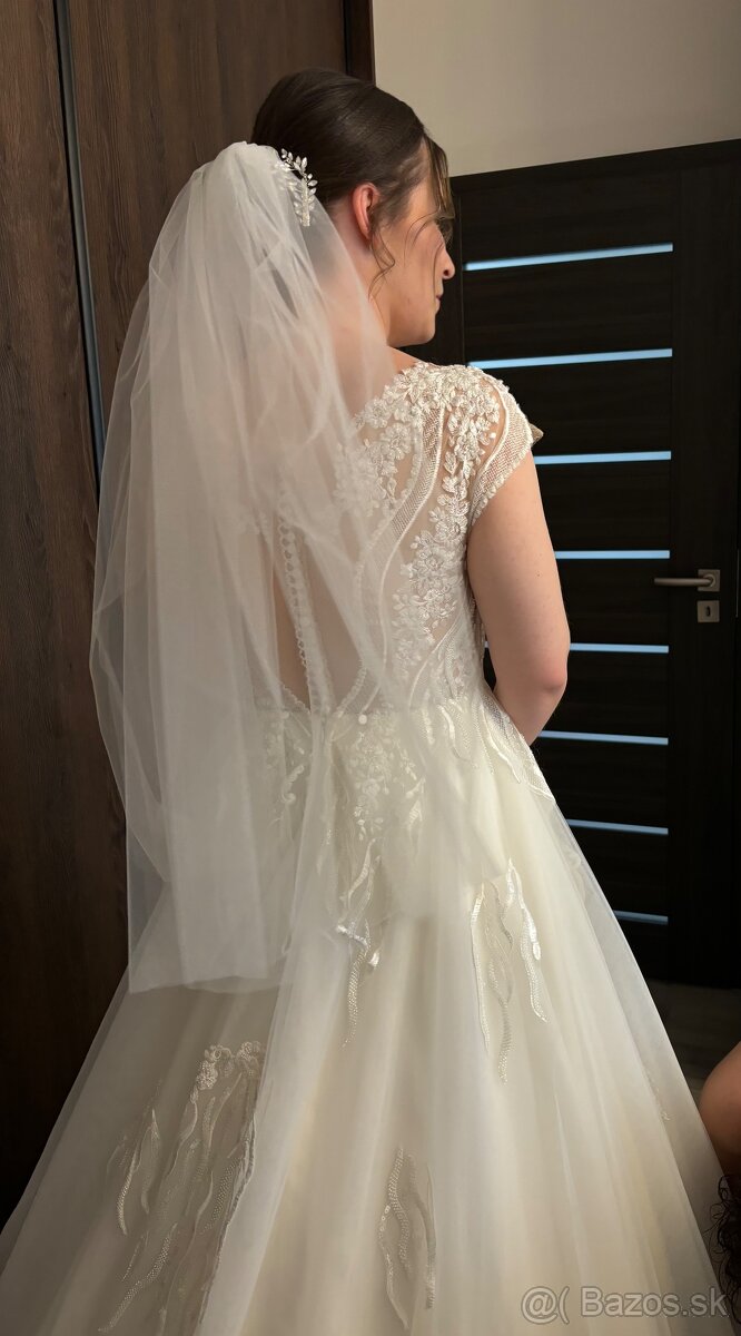 Svadobné šaty s vlečkou - 5