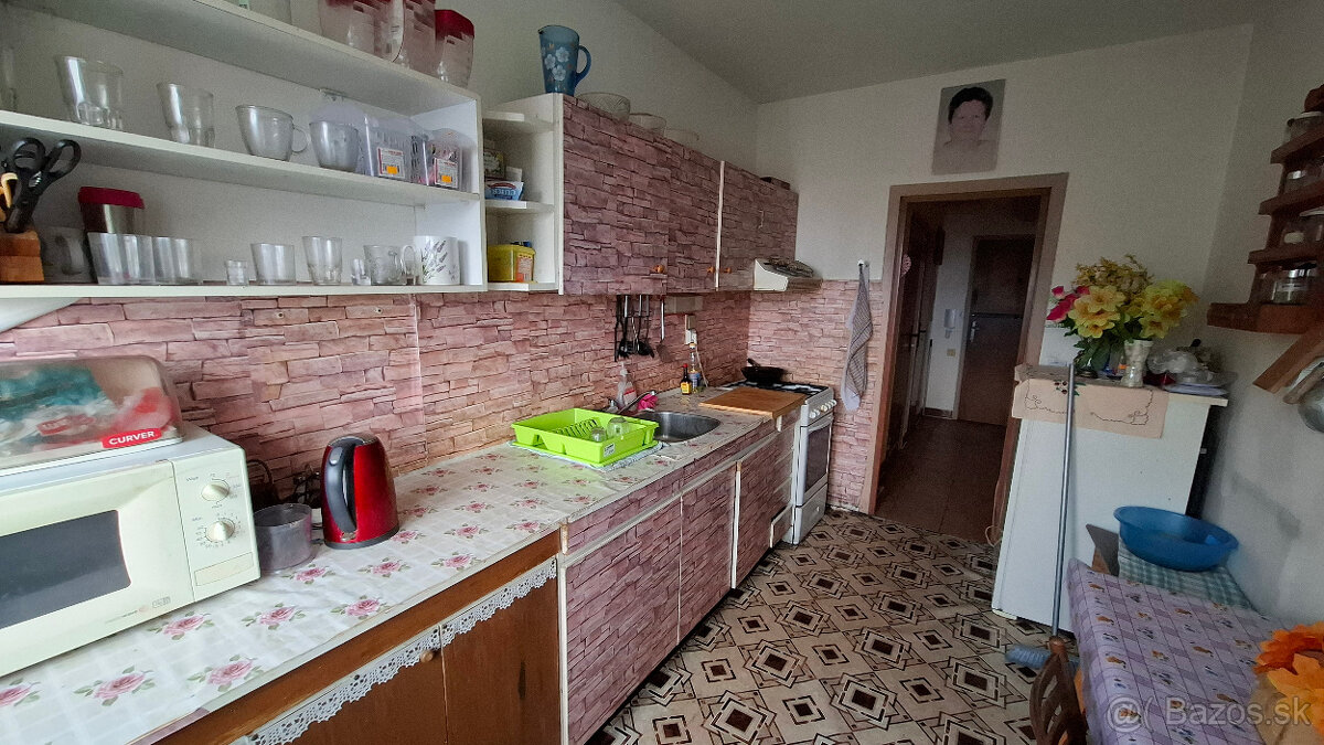 Predám 4 izbový byt s balkónom v dobrej lokalite Myjava. - 5