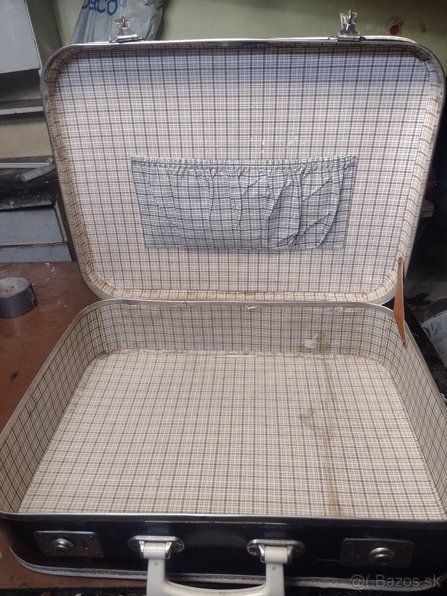 Predám starý cestovný kufor Zn.Kazeto - 5