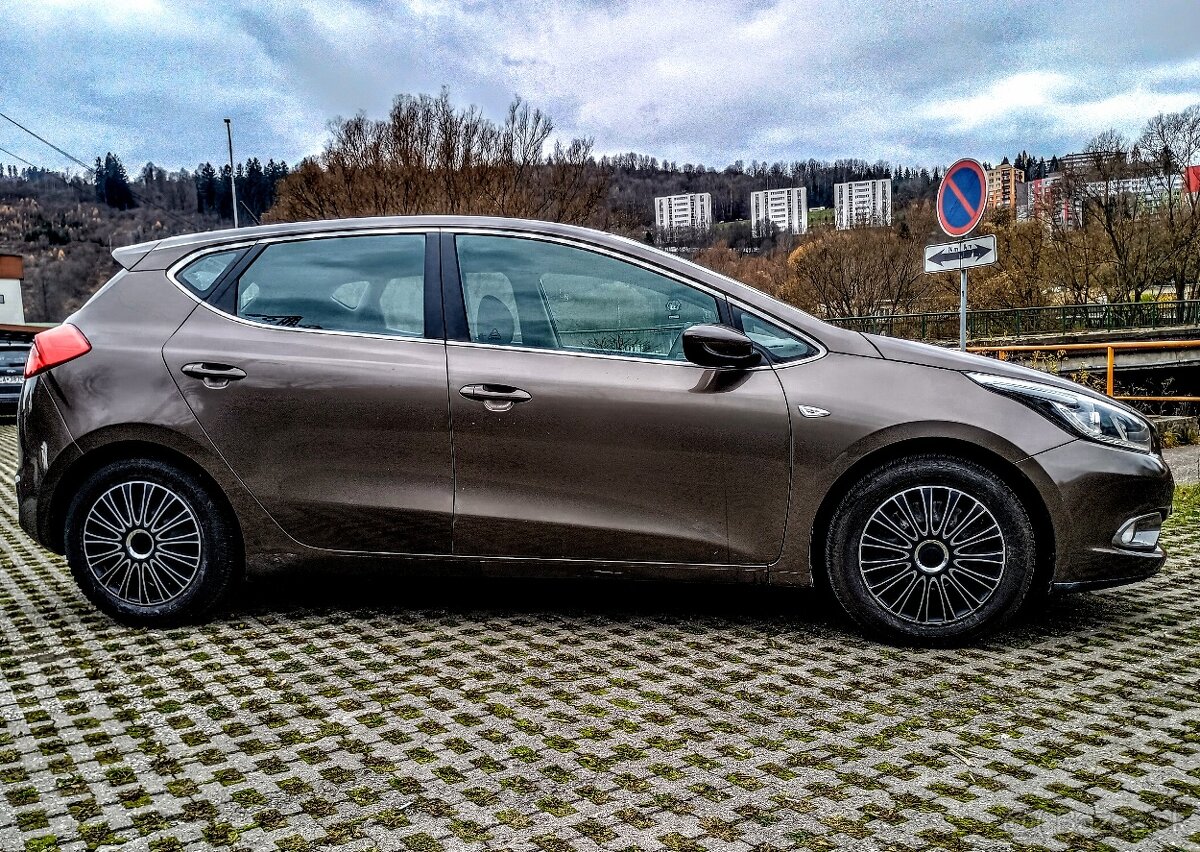 Predám Kia ceed 1,4 benzín 73kW 2014 - 5