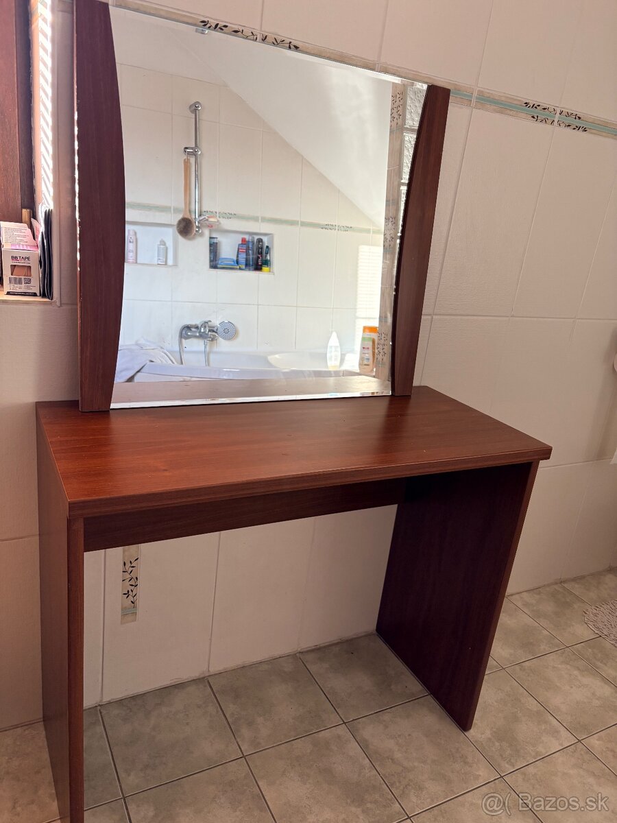 Predám manželskú posteľ s noč stolikmi a s 3 komodami - 5