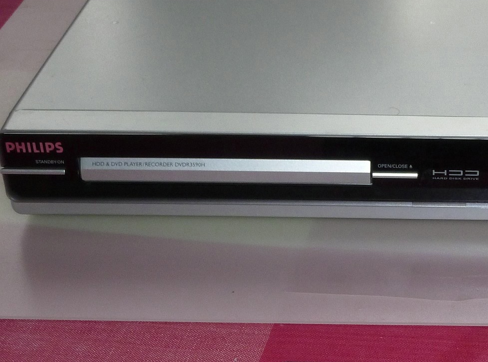 Predám DVD rekordér s harddiskom Philips DVDR3590H - 5