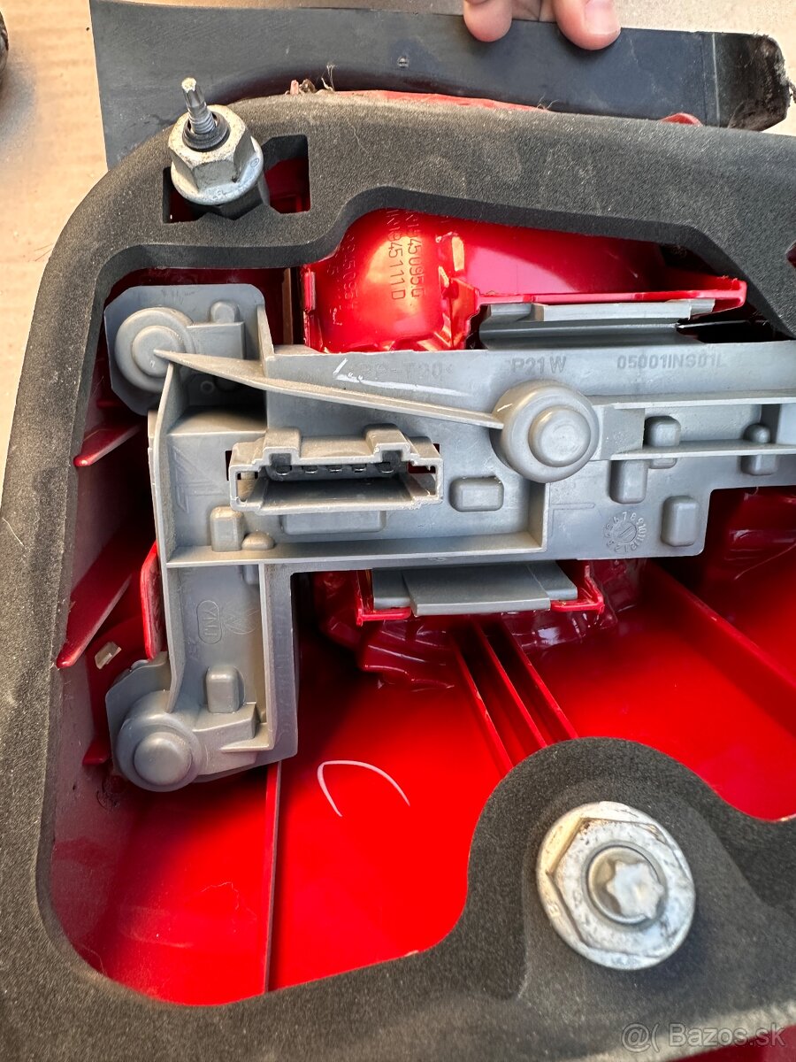 zadne svetlo, plato kufra golf 5 combi 2009 - 5