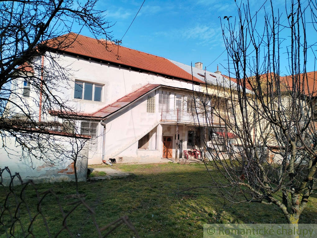 Historická vilka pod hradom Beckov na predaj - 5