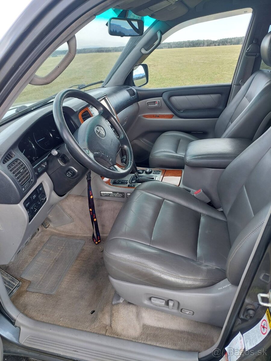 Toyota Land Cruiser 100