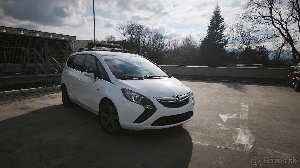 Opel Zafira Tourer Benzín LPG - 5