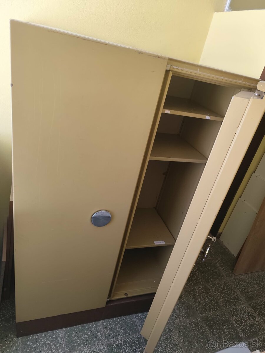 KOVOVÝ SKRIŇOVÝ TREZOR - 5
