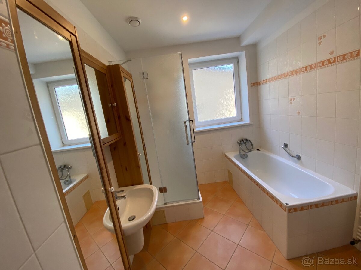 Veľký 4-izbový byt s wifi - 5