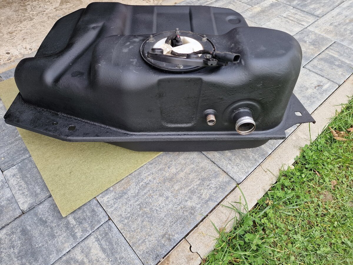 Palivová nádrž Mercedes B 200 CDI - 5