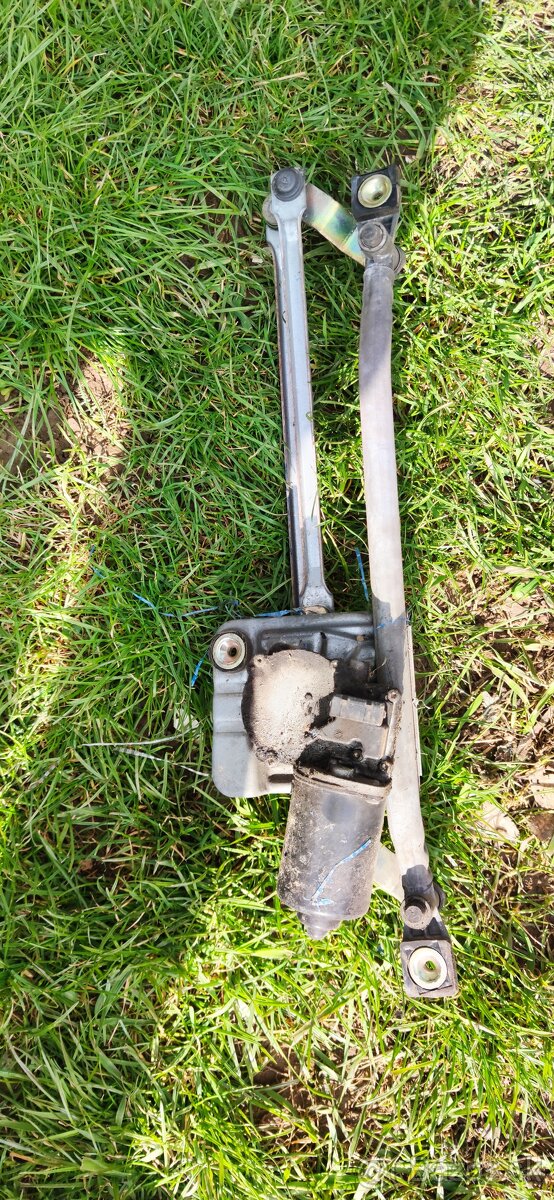 Mondeo MK 2 jednotky, motorček stieračov - 5