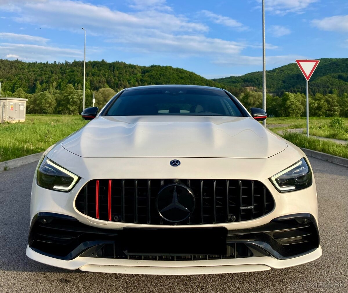 Mercedes-Benz AMG GT 53 4matic+ PERFORMANCE Možná výmena