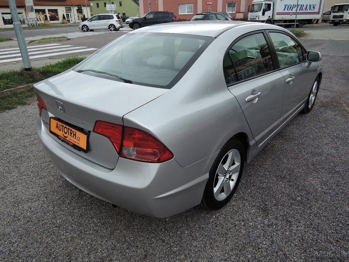 Honda Civic sedan 1,8 i-VTEC Aut. Šíbr 2006 - 5