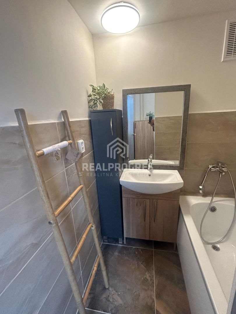 Na prenájom 3 izbový byt Ľudovíta Okánika - 5