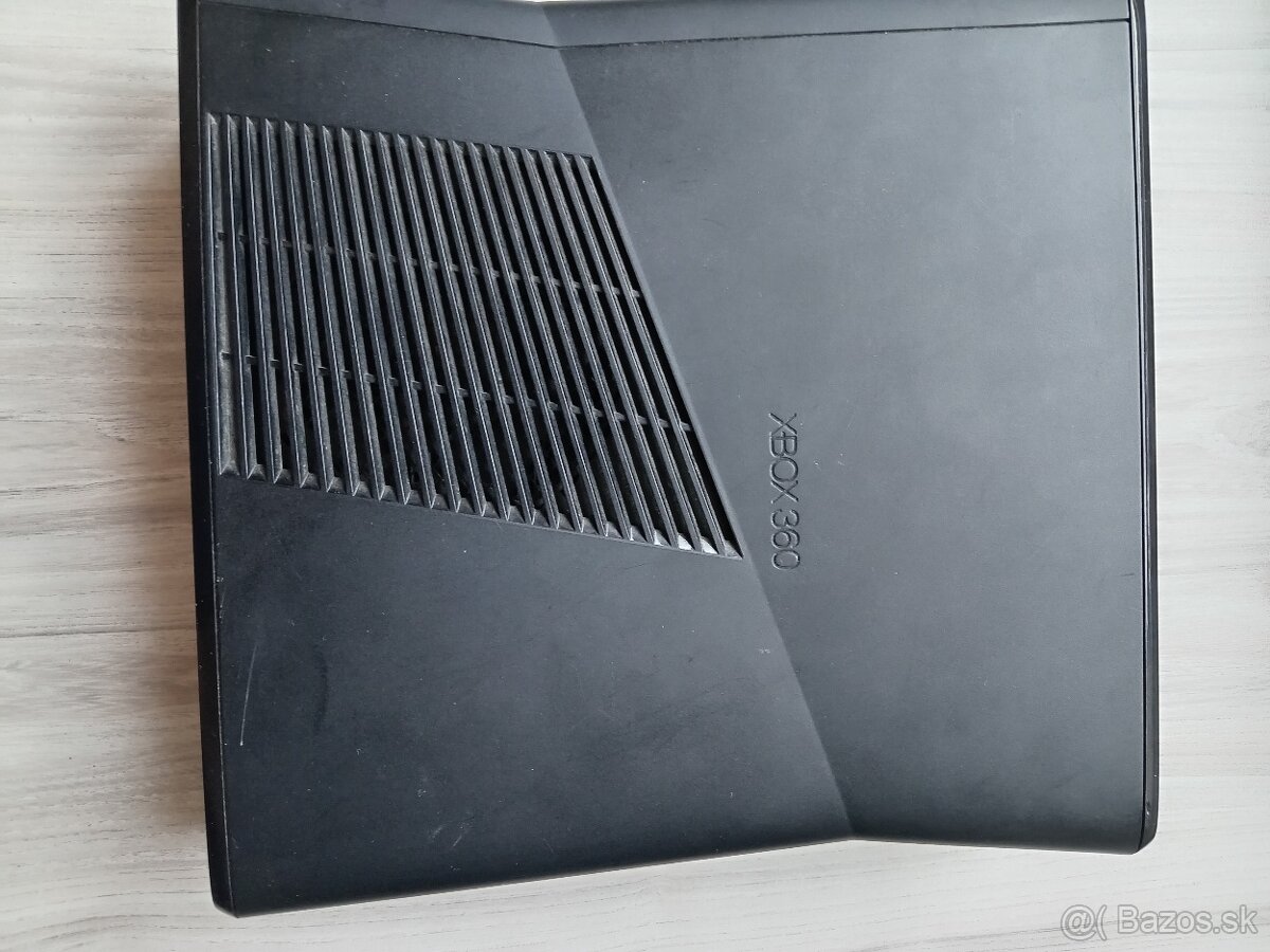 Xbox 360 S - 5