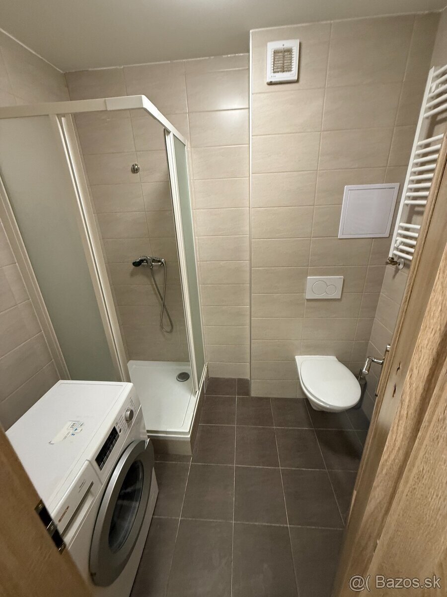 Prenajmem garzonku v Banskej Bystrici v centre-bez zvierat - 5