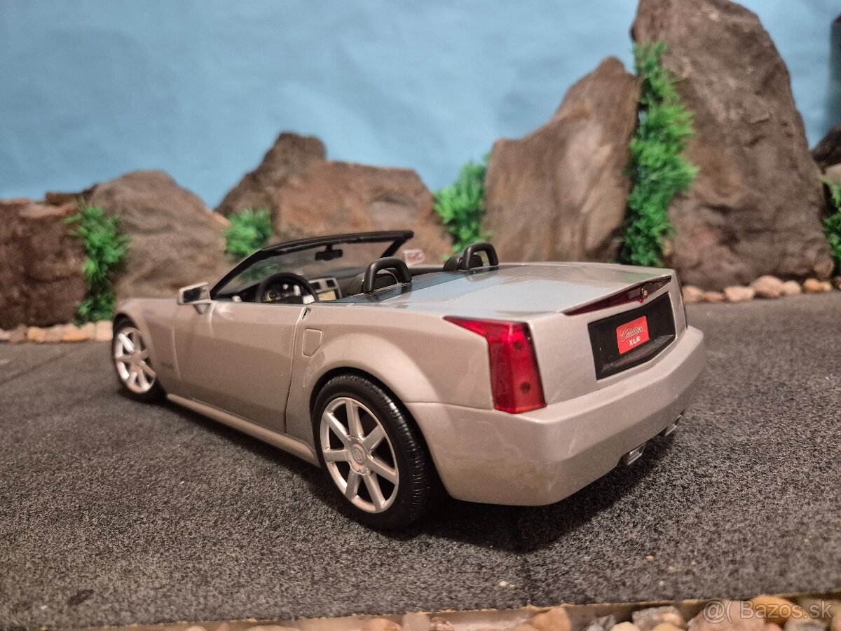 Prodám model 1:18 cadillac XLR - 5