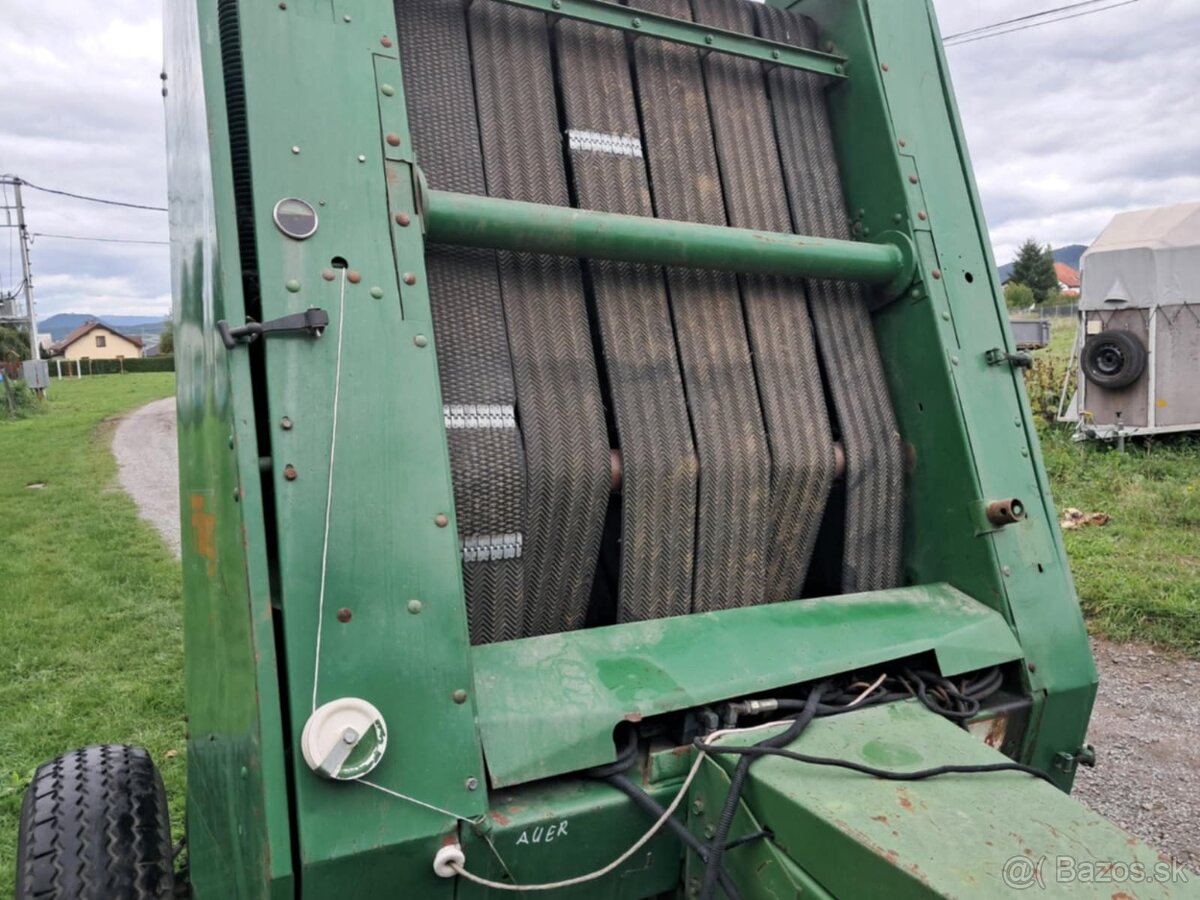 Balíkovač John Deere - 5