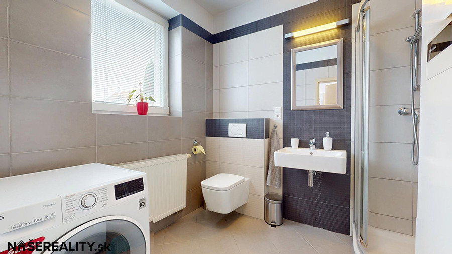 Na predaj: Moderný 5-izbový rodinný dom s bazénom, záhradou - 5