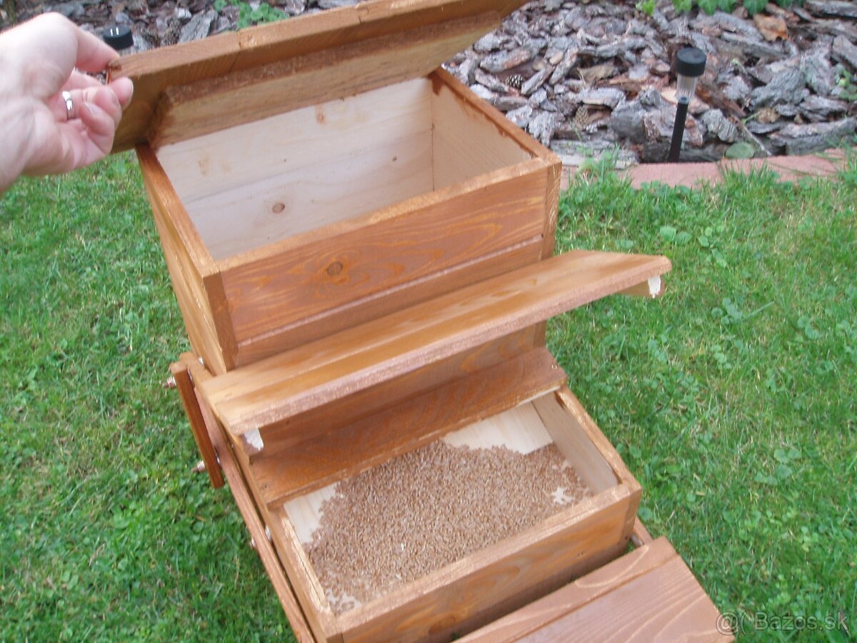 Našlapné krmítko pre sliepky - 5