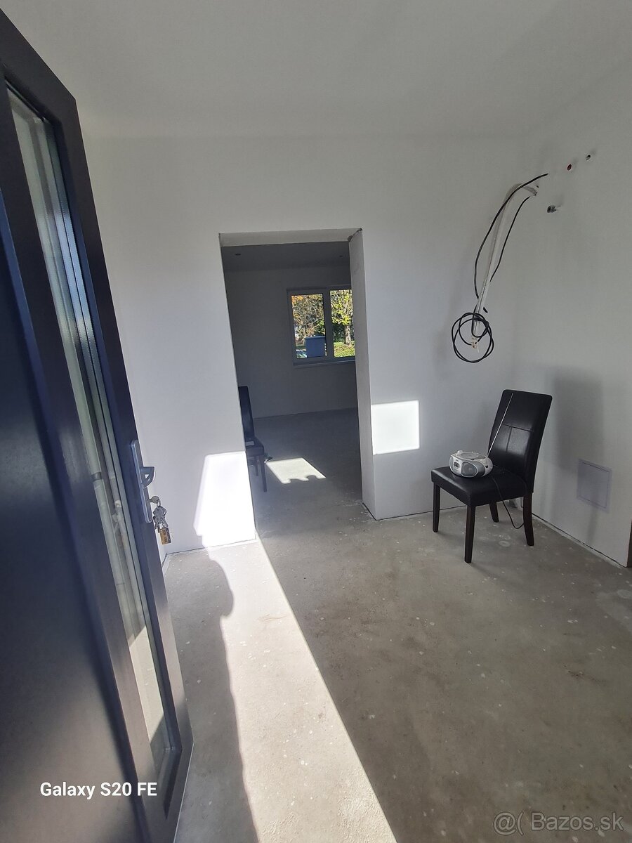 3.izb RD 730m pozemok - 5