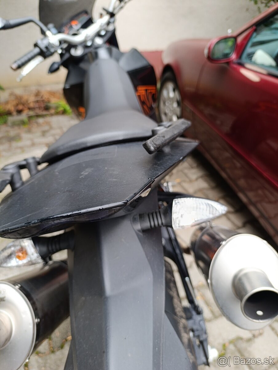 Iba 13.500km KTM 2011 690R supermoto akrapovic