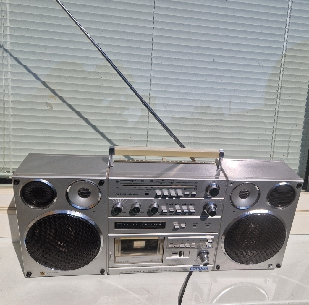 TESLA CONDOR K 304 .Prenosné Stereo Rádio 3D zvuk surround - - 5