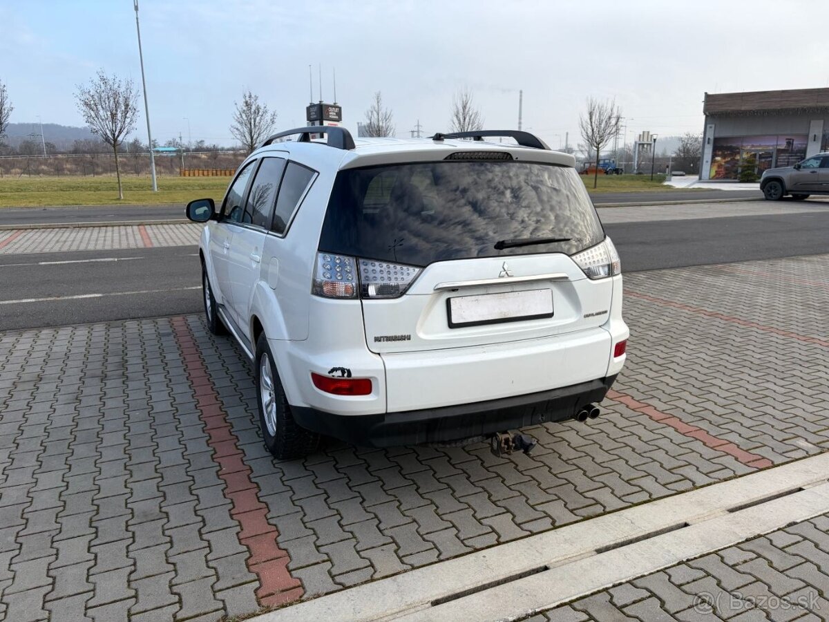 Mitsubishi Outlander 2.3 DiD 130kw 4x4 7 míst ČR - 5