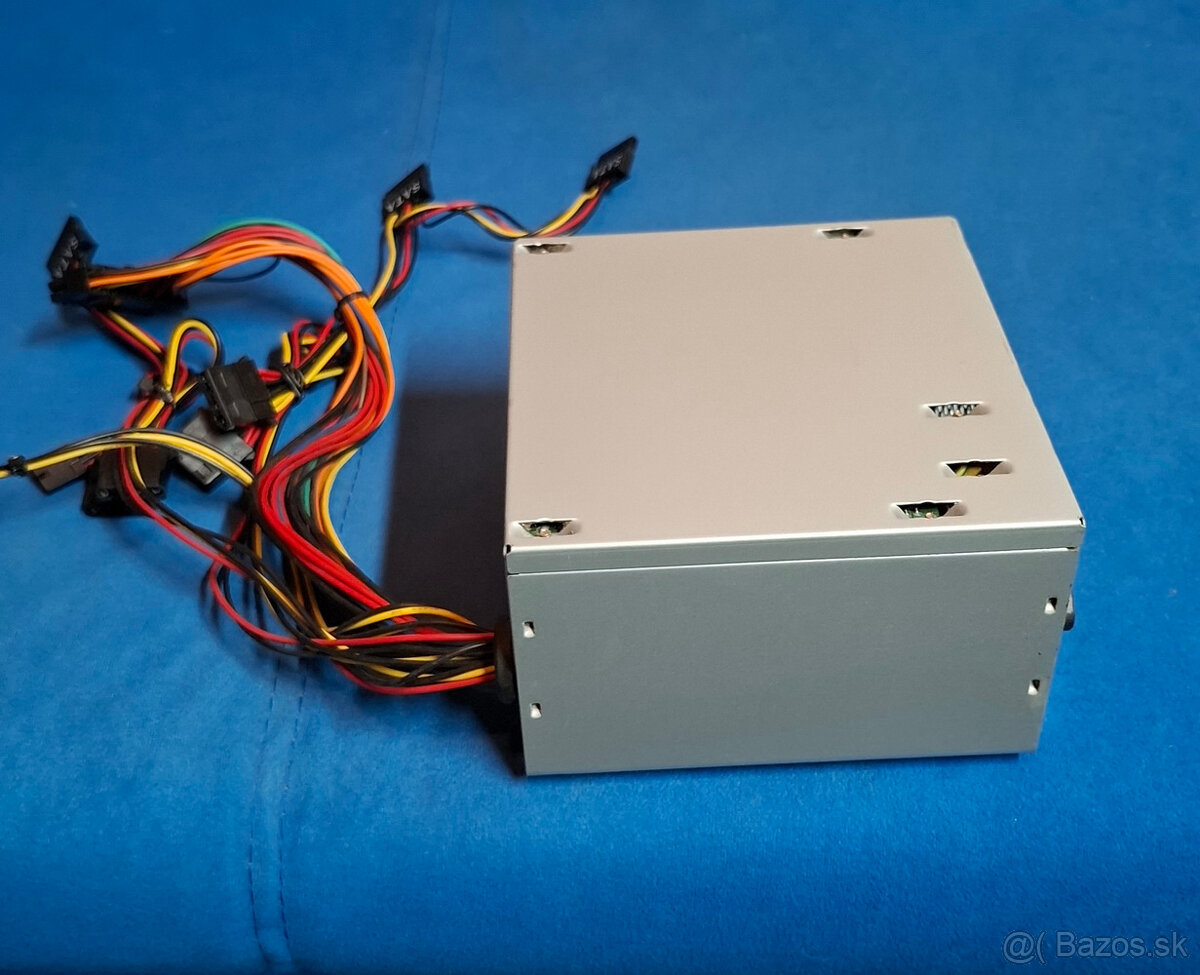 Predám PC zdroj iBox Cube Max 450W - 5