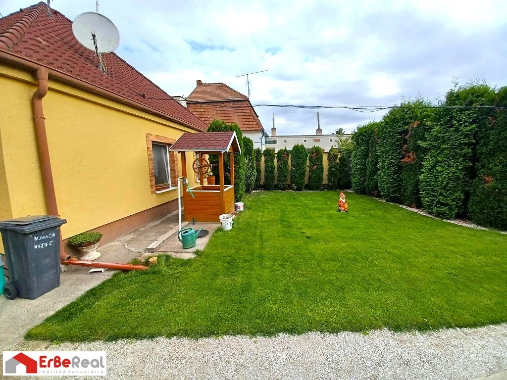 Predaj 3 izbového RD s altánkom, garážou a záhradou - 5