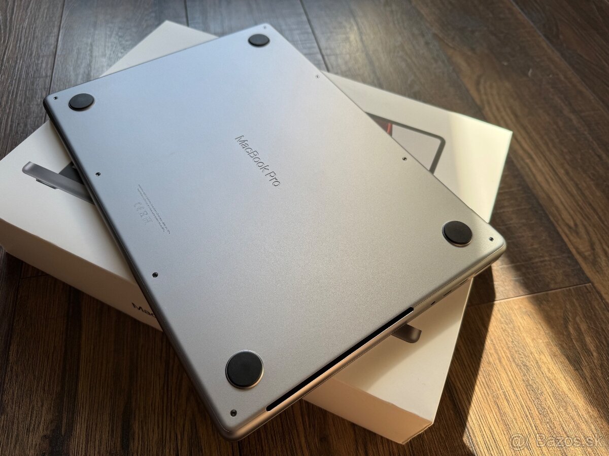 MacBook Pro 14" M1 MAX, 32GB RAM, 1TB - 5