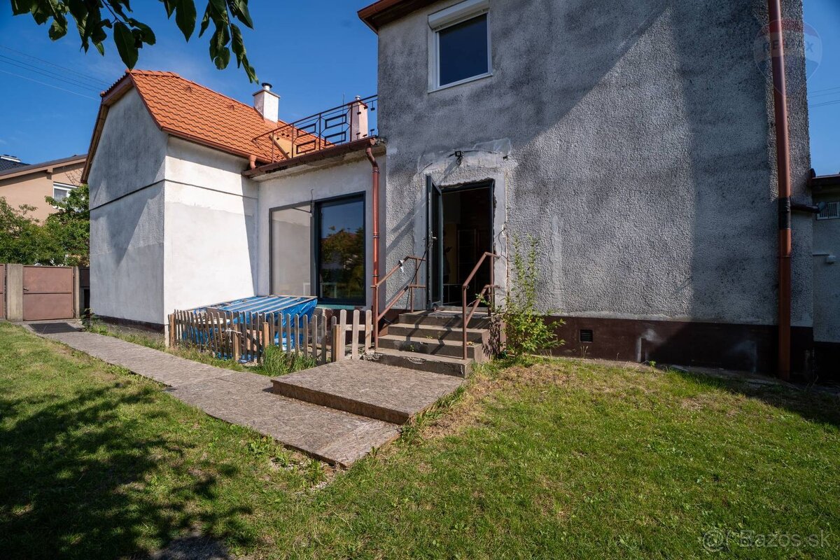 Zrekonštruovaný 5 izbový Rodinný dom s garážou a záhradou - 5