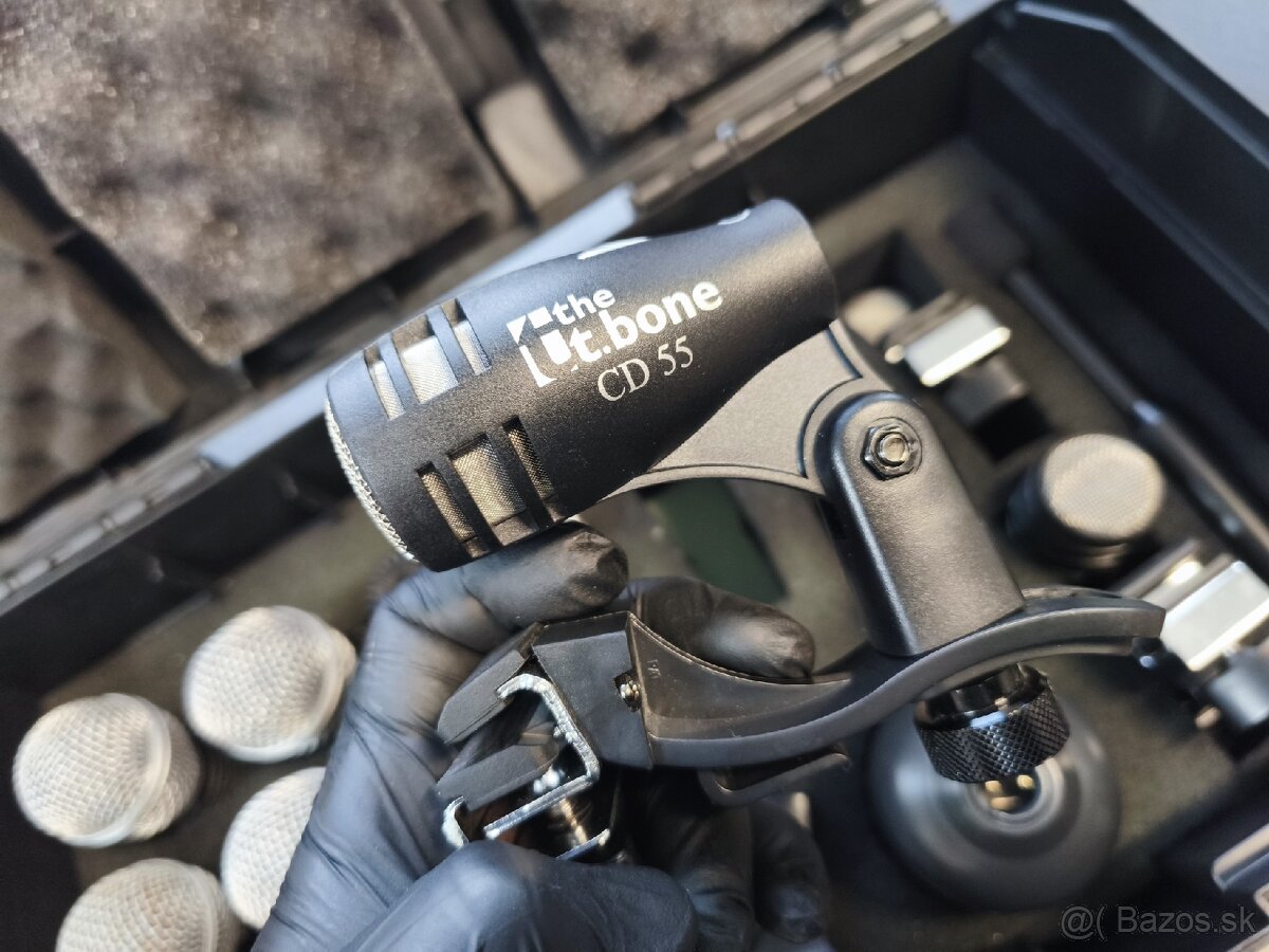 Kufrík s 15 mikrofónmi. - 5