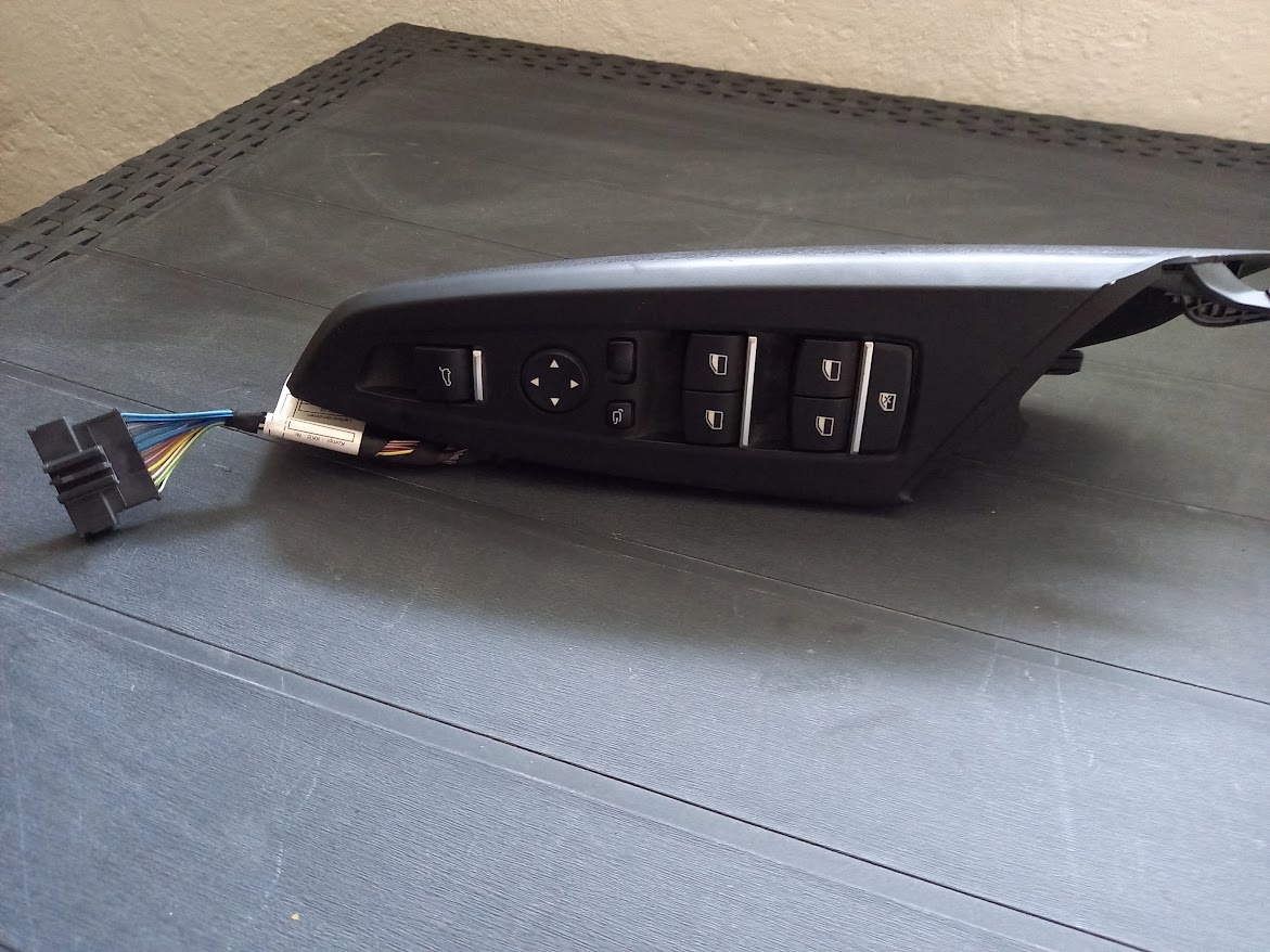 BMW X3 F25 ovládač na ľavých dverách - 5