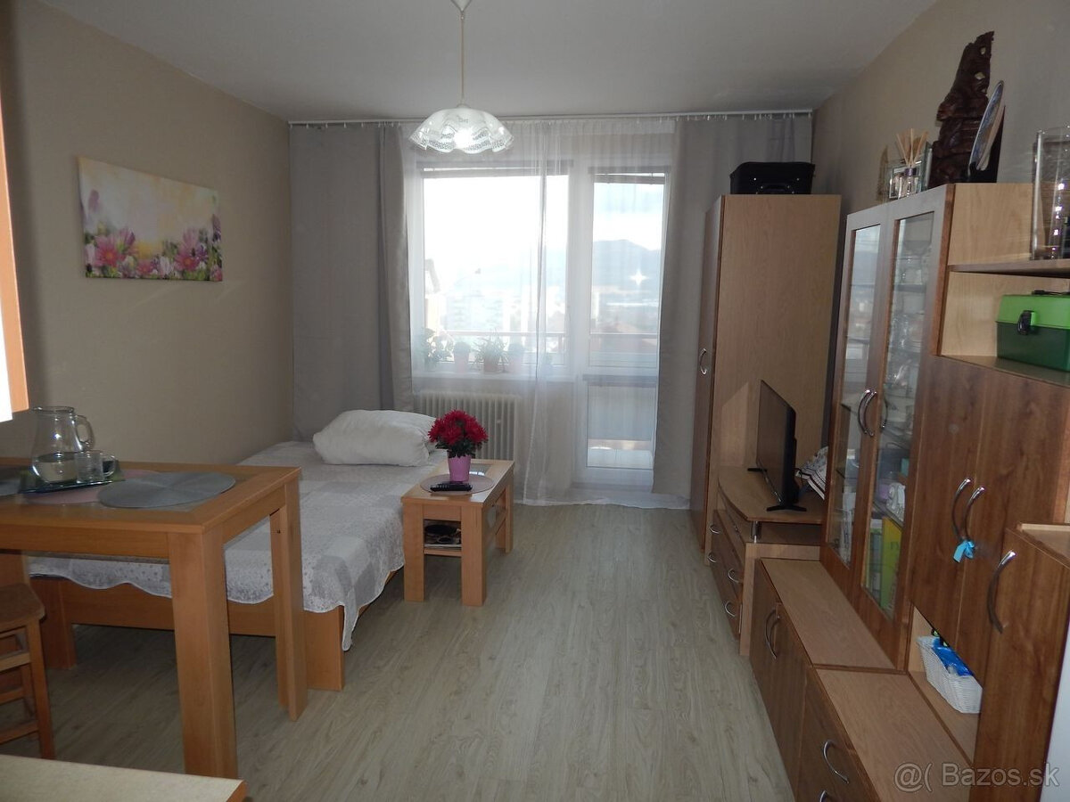 SPEKTRUM REALITY- Na Predaj garsónka, 23 m2 s loggiou , okre - 5