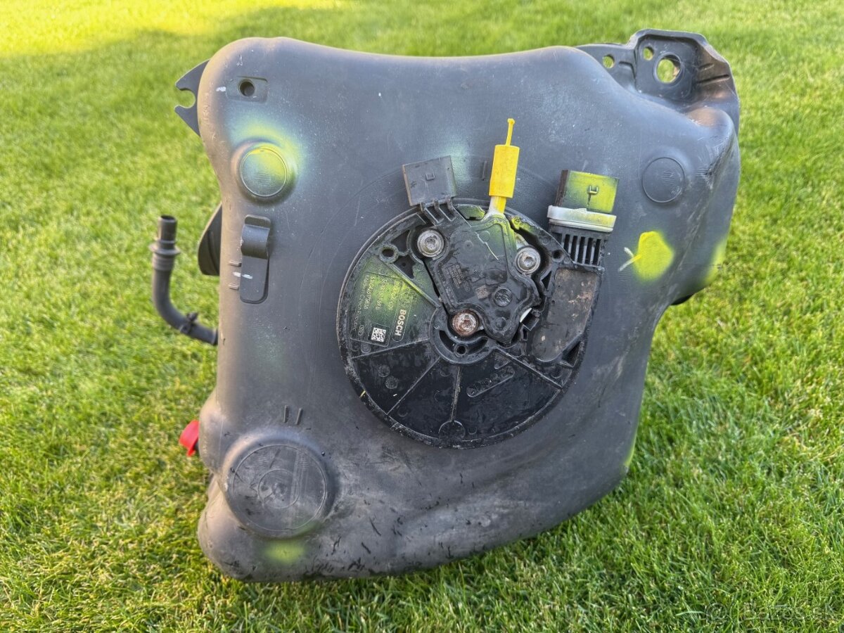 Nádrž AD Blue VW Passat B8 - 5