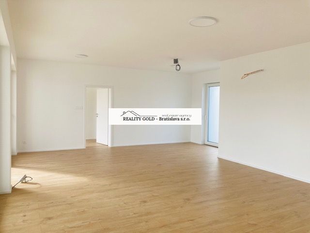 Moderný rodinný dom v obci Veľké Blahovo, Cena : 259 000,-EU - 5