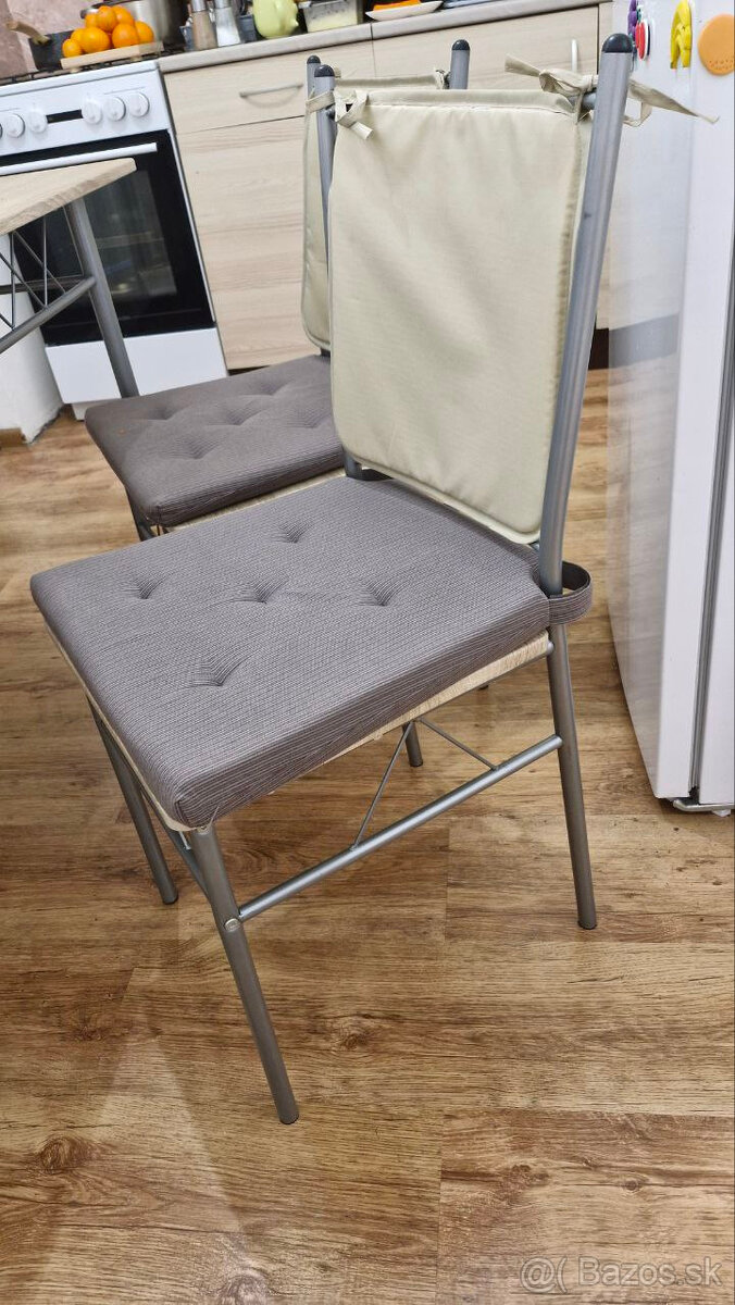 Predám kuchynský stôl a 4 stoličky - 5