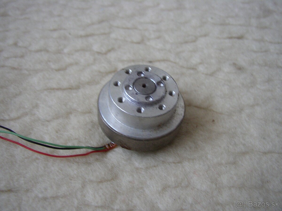 2x Staré motorčeky (z magnetofónu, harddisku) - 5