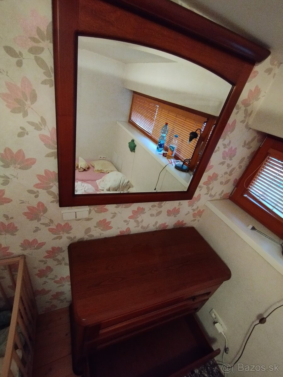 Stará komoda – úložný priestor - 5